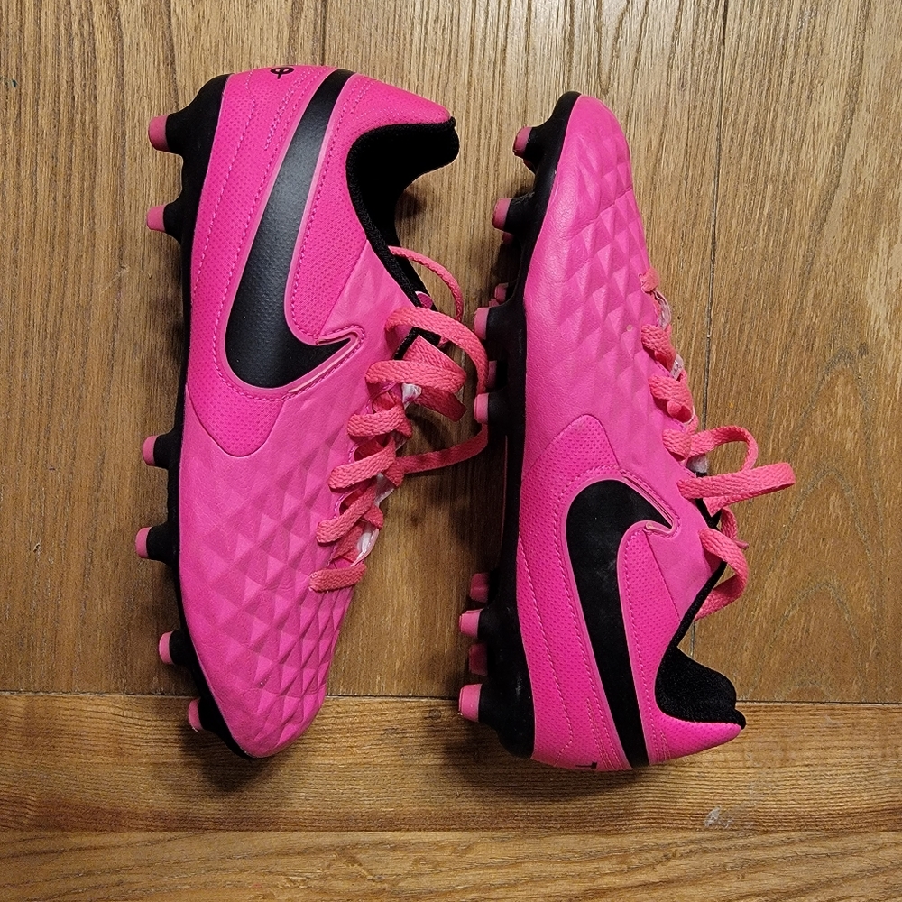 Nike Tiempo Jr Legend 8 Club FG/MG Youth Girls Hot Pink Soccer Cleats Shoes 1Y